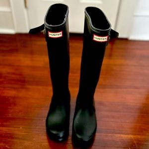 Barely worn Hunter rain boots